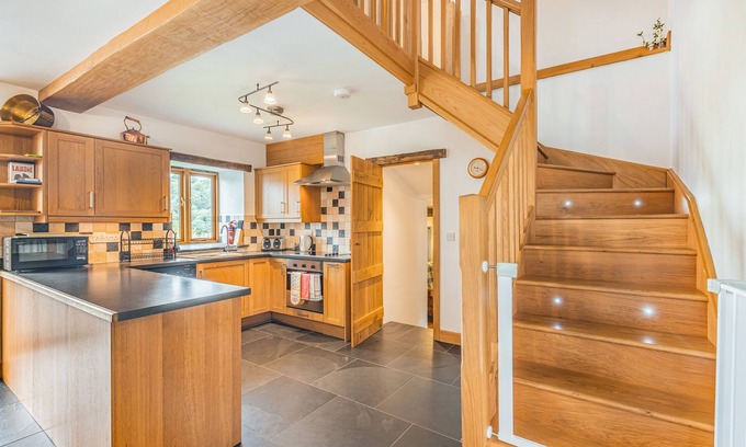 Cwmtirmynach House | Discover Crud y Werin: Ideal Family Retreat with Kitchen