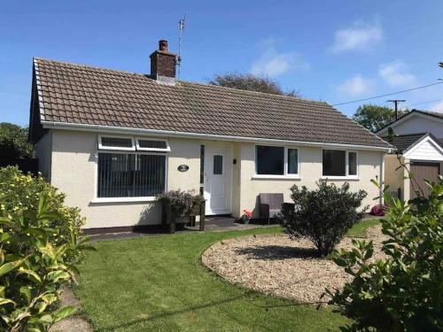 Dinas Cross House | Pet-Friendly Retreat at Crud Yr Awel, Pembrokeshire