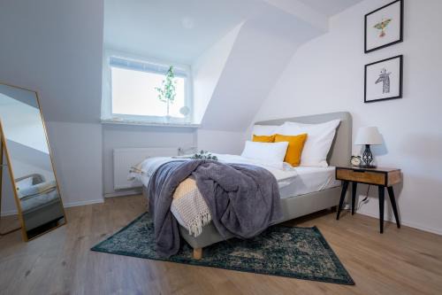 Holsterhausen Apartment | Convenient Apartments am Uniklinikum for Family Stays