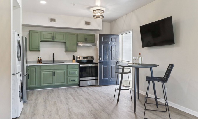 Midtown House | Cozy Crystal Clear Comfort Studio with Spa & Pet-Friendly Perks