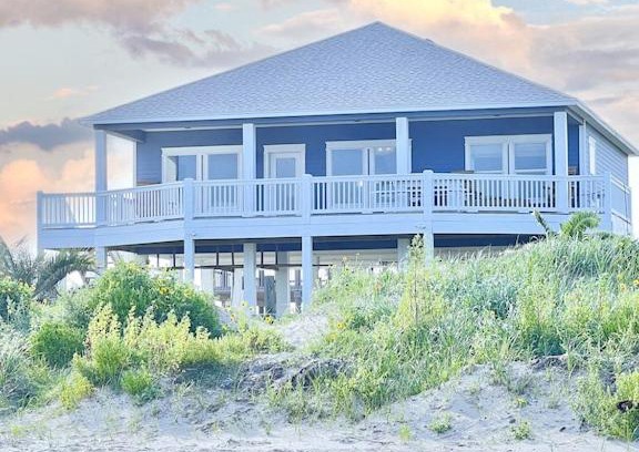 Galveston Villa | Secluded Beachfront Getaway at Crystal Cove Cottage