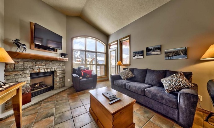 Sun Peaks Apartment | Inviting Crystal Forest #72 with Hot Tub & Family-Friendly Vibes