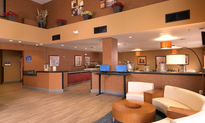 West Valley City Hotel | Inviting Crystal Inn Hotel & Suites in West Valley City