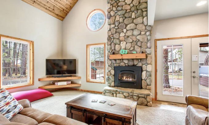 Cle Elum House | Discover Crystal Pines: Family-Friendly with Spa & Hot Tub
