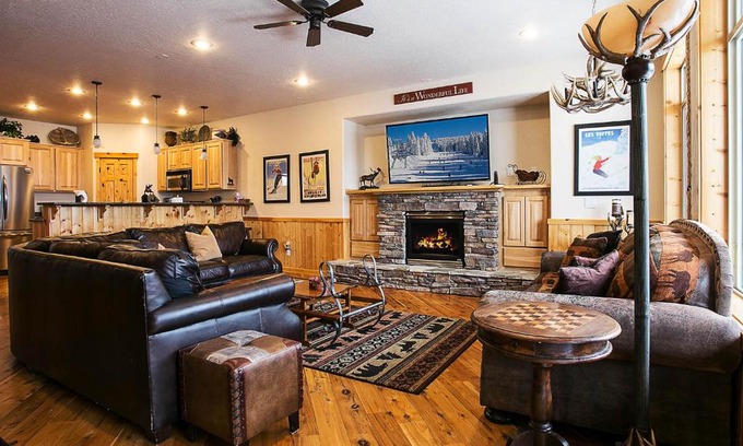 Sandpoint House | Relax at Crystal Springs Chalet with Hot Tub Amenities