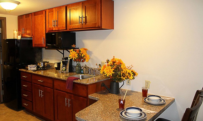 Towanda Hotel | Premier Crystal Springs Inn: Pool, Dining & Family Fun
