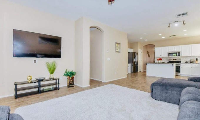 Coldwater Springs House | Premier Crystal Suite: Child-Friendly with Kitchen Amenities