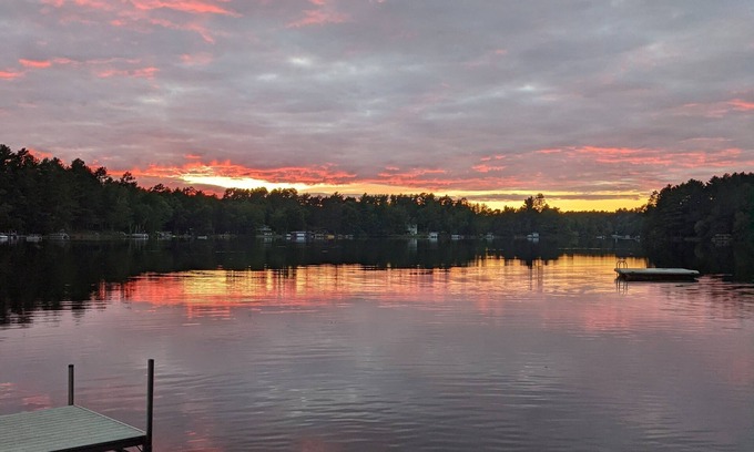 Tomahawk Cottage | Unforgettable Northwoods Sunset Lake House with Pool & Views