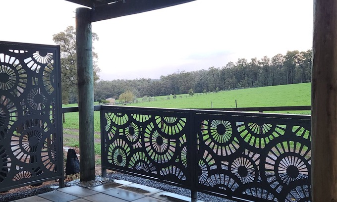 Worsley Cottage | Guest Rated: 9.8 at Crystal Valley Lodge with Free Breakfast