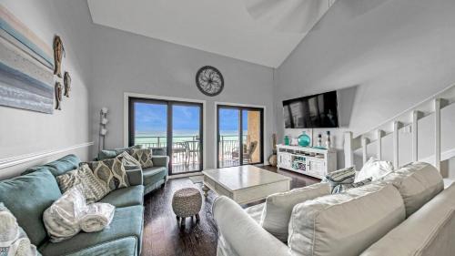 Crystal Beach House | Beachfront Crystal Villas 12B: Guest Rated 9.8 with Spa