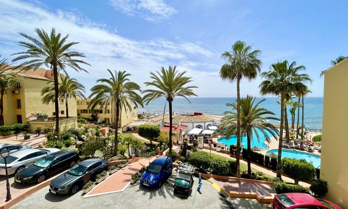 Sitio de Calahonda Apartment | Stunning 2 Bedroom Flat with Ocean Views in Calahonda