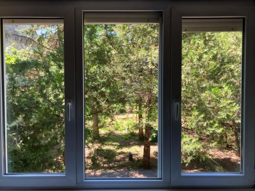 Kelenfold Apartment | Tranquil Green Oasis with Child-Friendly Amenities