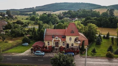Alsotold House | Relax at Cserhátvölgy Panzió: Spa & Family-Friendly Stay