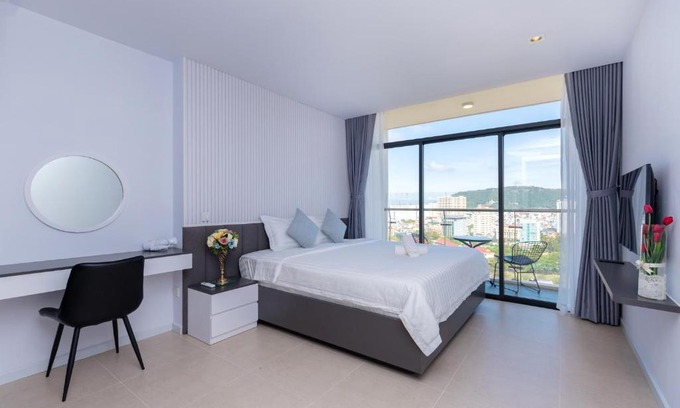 Vung Tau Apartment | CSJ Hotel Vung Tau: Ocean View with Pool & Breakfast