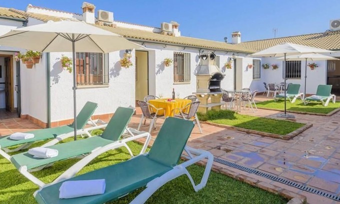 Rivero de Posadas Villa | Escape to ct 220 co - Relaxing Rural Retreat in Rivero