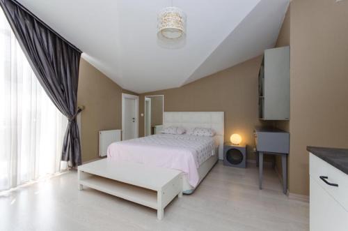 Harbiye Apartment | Elegant CTS Taksim Elysium Residence with Private Pool