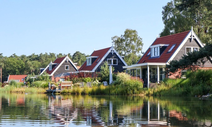 Otterlo House | Experience Cube Elite Plus 6 with Pool and Lake Views