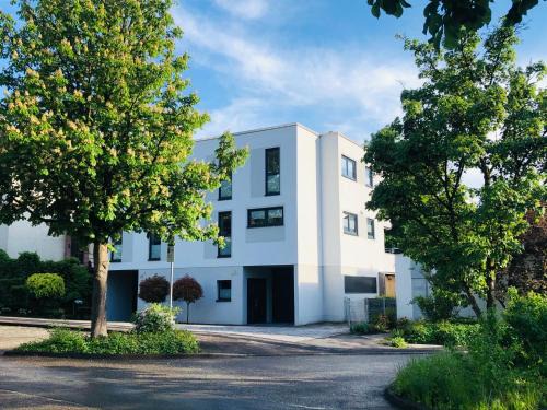 Eberbach House | Kid-Friendly Cube: Garden Retreat in Eberbach, Rated 9.8