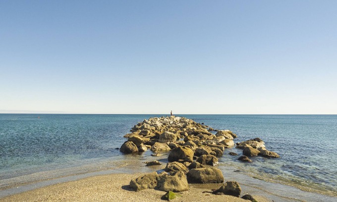 San Luis de Sabinillas Apartment | Discover Cubo's Apartment Duquesa Manilva with Pool & WiFi