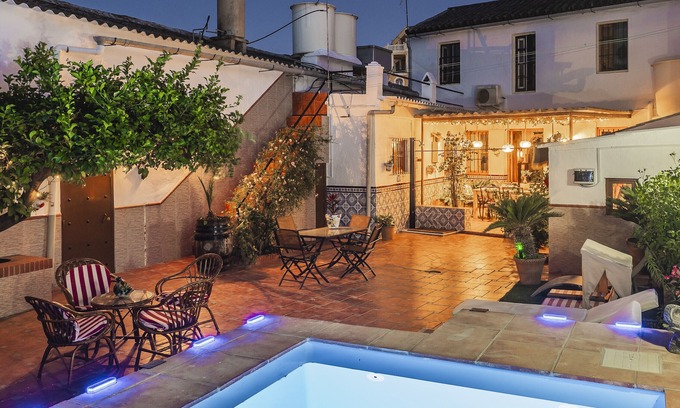 Casabermeja Apartment | Discover Cubo's Estudio Casabermeja: Perfect Urban Retreat