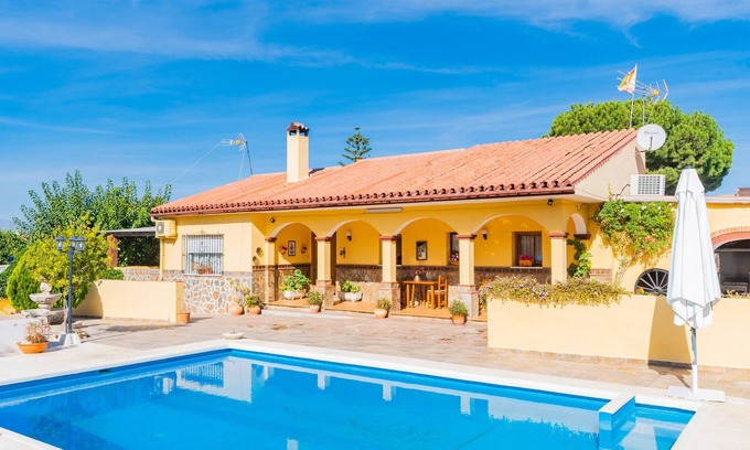Pinos de Alhaurin Cottage | Relax at Cubo's Finca Las Cuatro Lunas with Spa & Pool