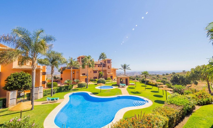 Ojen Apartment | Discover Cubo's Marbella Apartment: Pool, Golf & Free WiFi