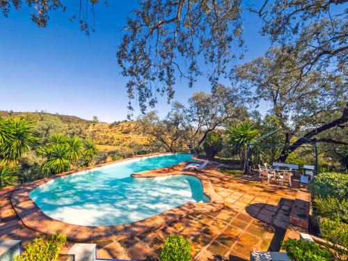 Guillena House | Relaxing Retreat at Cubo's Quinta de los Cisnes with Minigolf