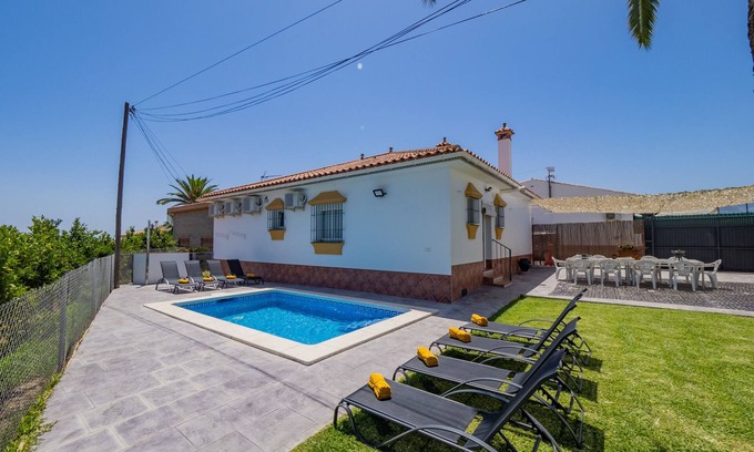 Alhaurin de la Torre Cottage | Experience Cubo's Riad de Maruchi: Private Pool & Free WiFi