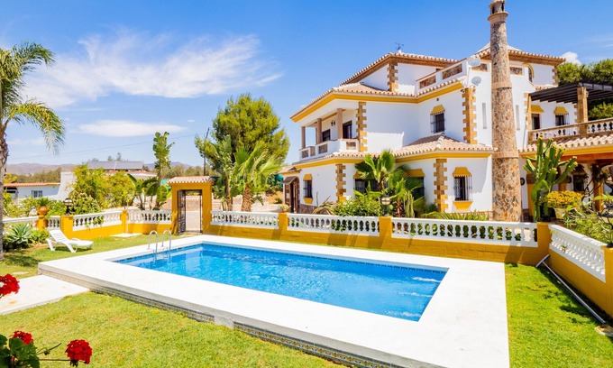 Cartama Villa | Villa Fina: Guest Rated 10/10 with Heated Pool & Mini Golf