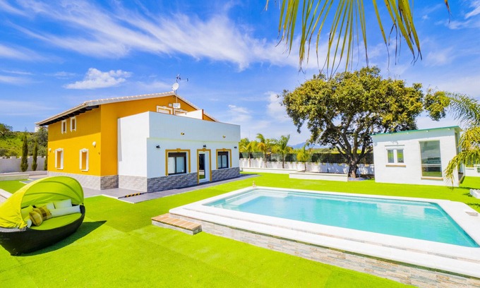 Alhaurin el Grande Villa | Discover Cubo's Villa El Encinar: Private Pool & Scenic Views