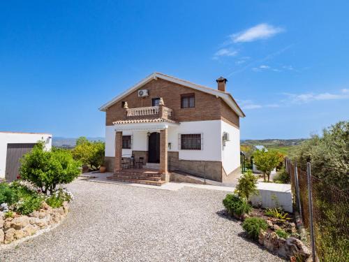 Alhaurin el Grande House | Relax at Cubo's Villa Ainhoa: 4-Star Family Retreat