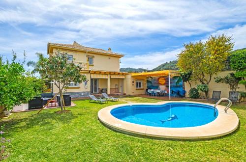 Alhaurin de la Torre Villa | Discover Cubo's Villa Sunray: Child-Friendly with Pool Access