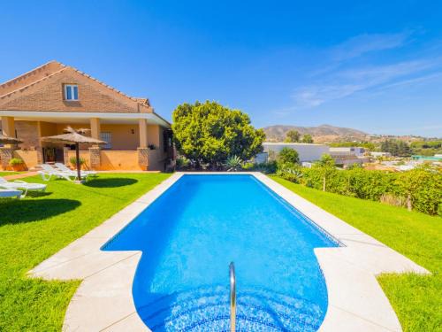 Alhaurin de la Torre Villa | Relax at Cubo's Villa Plumaria de Alhaurin with Pool Access