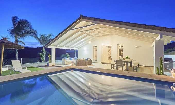 Alhaurin el Grande Villa | Experience Cubo's Villa Loft Monte Perdido: 9.8 Rated Retreat