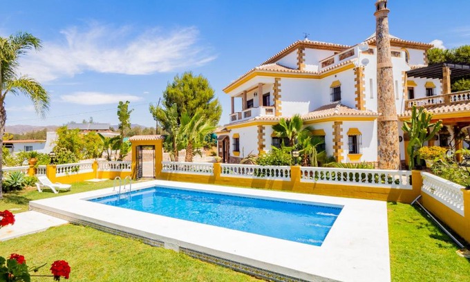 Cartama Villa | Discover Cubo's Villa Fina with Minigolf & Pool Access