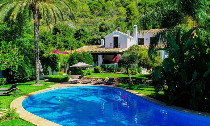 Coin Villa | Exclusive Retreat at Cubo's Villa Las Lagunas de Azahar