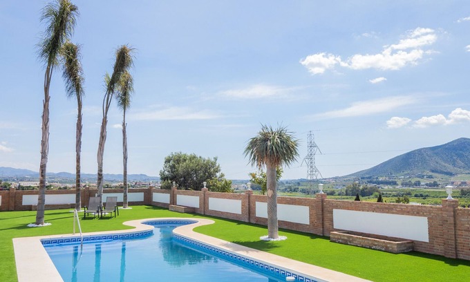 Cartama Villa | Relaxing Villa Miraflores with Private Pool & BBQ Amenities
