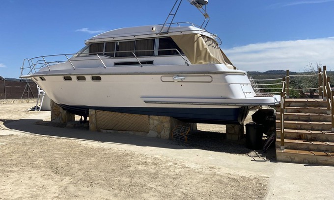 Chinchon Boat Rental | Discover Cuchi Boat: Pet-Friendly Retreat with Spa & Pool