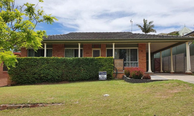 Nelson Bay House | Cozy Cuddles Cottage: Family and Pet-Friendly Getaway