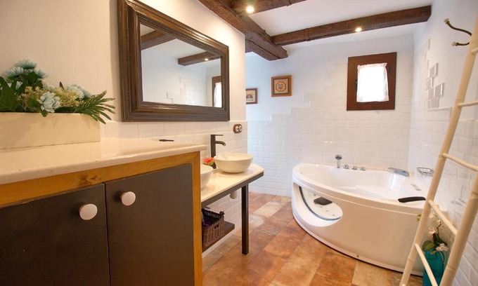Old Town Apartment | Modern Family Retreat at Cuencaloft La Casa Del Pintor