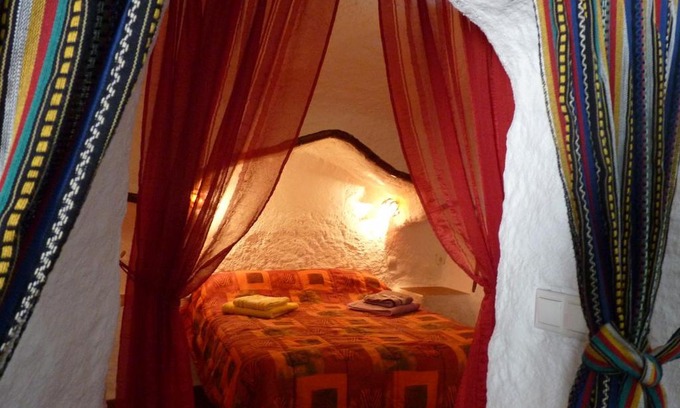 Guadix Apartment | Guest Rated: Cueva Las Rosas with Ocean View & Child Friendly