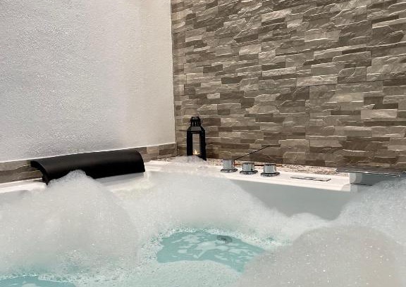 Grazalema Apartment | Experience CUEVAS DEL PEÑÓN - Loft Torreón with Hot Tub