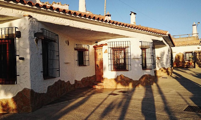 Gor Apartment | Pet-Friendly Retreat at Cuevas El Atochal - Rated 8/10