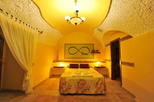 Benalua de Guadix Apartment | Discover Cuevas La Granja: 4-Star Oceanfront Retreat