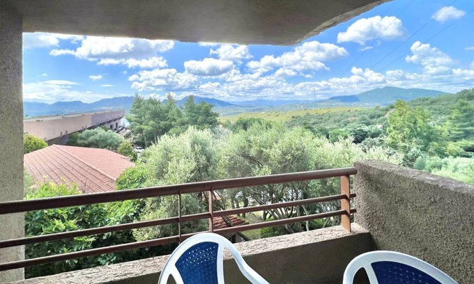 Cugnana Verde Apartment | Pet Friendly Cugnana Verde: Two-Room Apartment with Pool