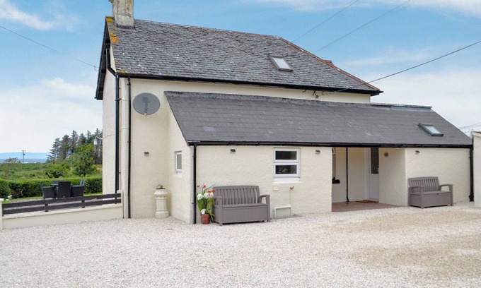 Arisaig Cottage | Pet-Friendly 2 Bedroom Accommodation Near Arisaig