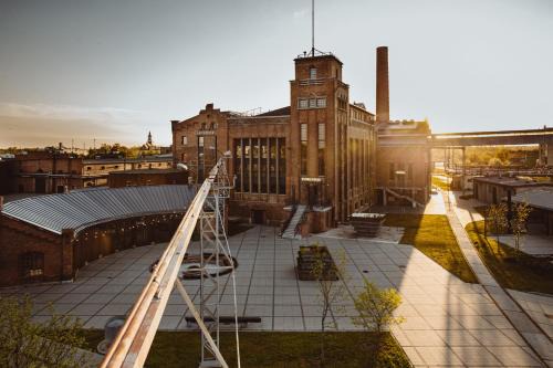 Znin Apartment | Explore Cukrownia Żnin: Pet-Friendly Retreat with Ocean View