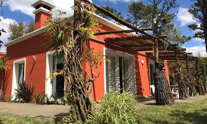 Carilo House | Elegant Cul de Sac Hotel: Family-Friendly Retreat 9.3/10