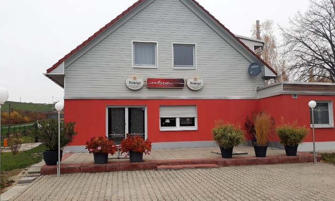 Oberlungwitz Hotel | Pet-Friendly Escape at Culina: Rated 8.4/10 by Guests