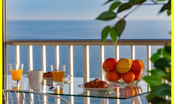 Faro de Cullera Apartment | Scenic Cullera Apartment with Ocean Views and Private Beach